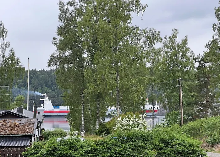 Charmig Liten Stuga I Soedertaelje/ Kungsdalen